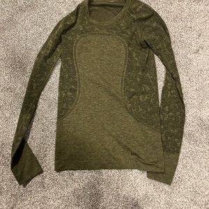 Olive green swift Lonny sleeve lululemon shirt size 4